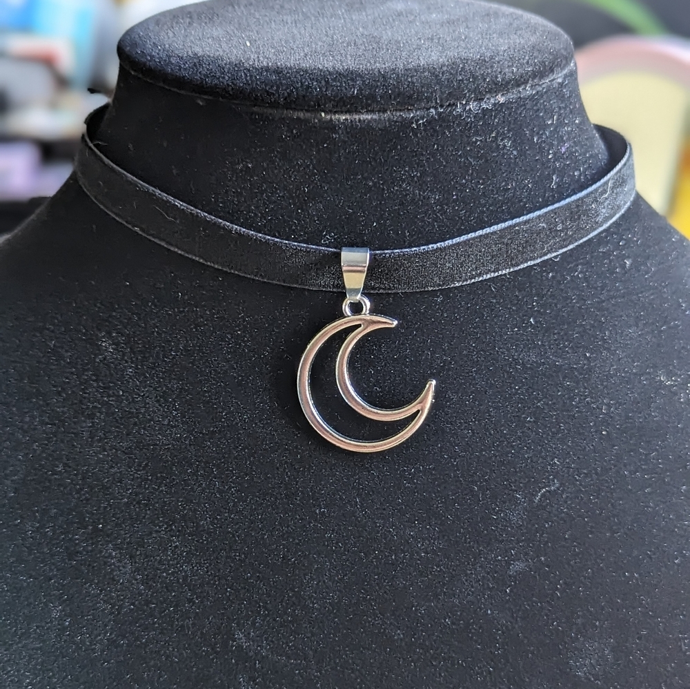🩷 Moon Choker